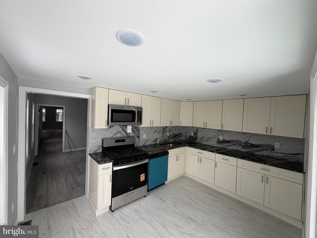 217 W UNION ST, Burlington, NJ 08016