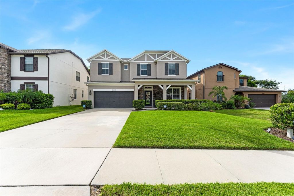 Image 2 of property listing at 2932 WHISTLEWOOD DRIVE, Orlando, FL 32810
