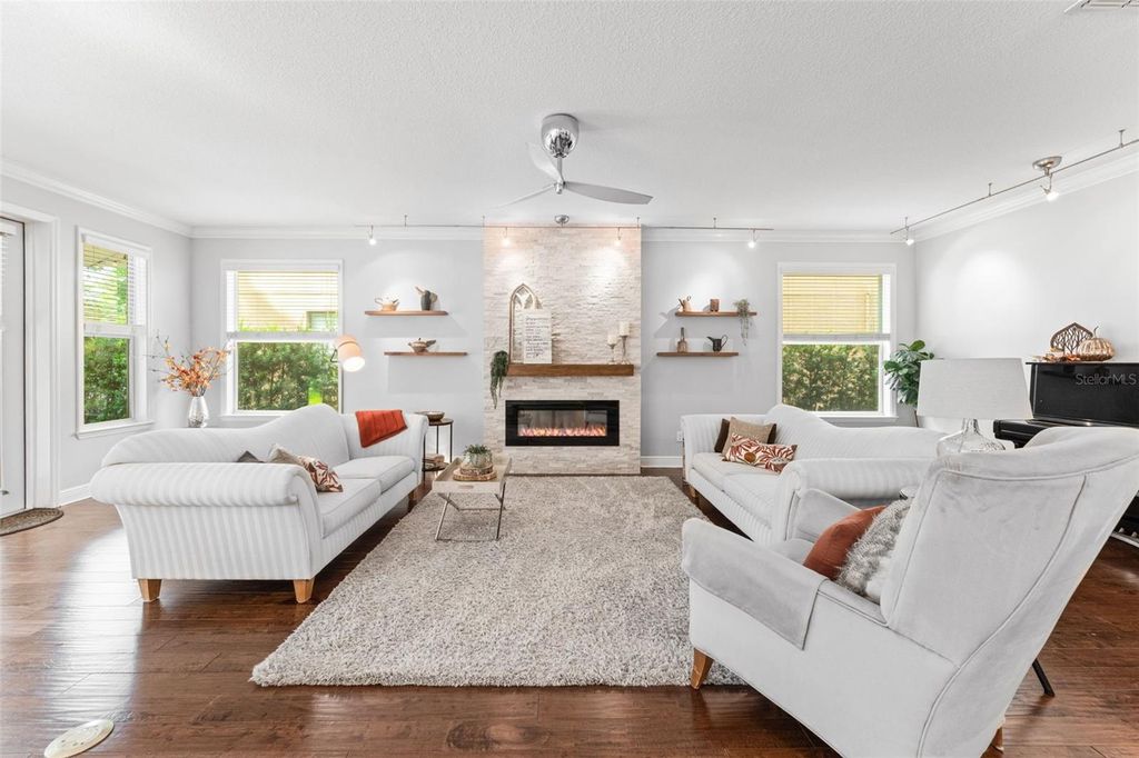 Image 11 of property listing at 2932 WHISTLEWOOD DRIVE, Orlando, FL 32810