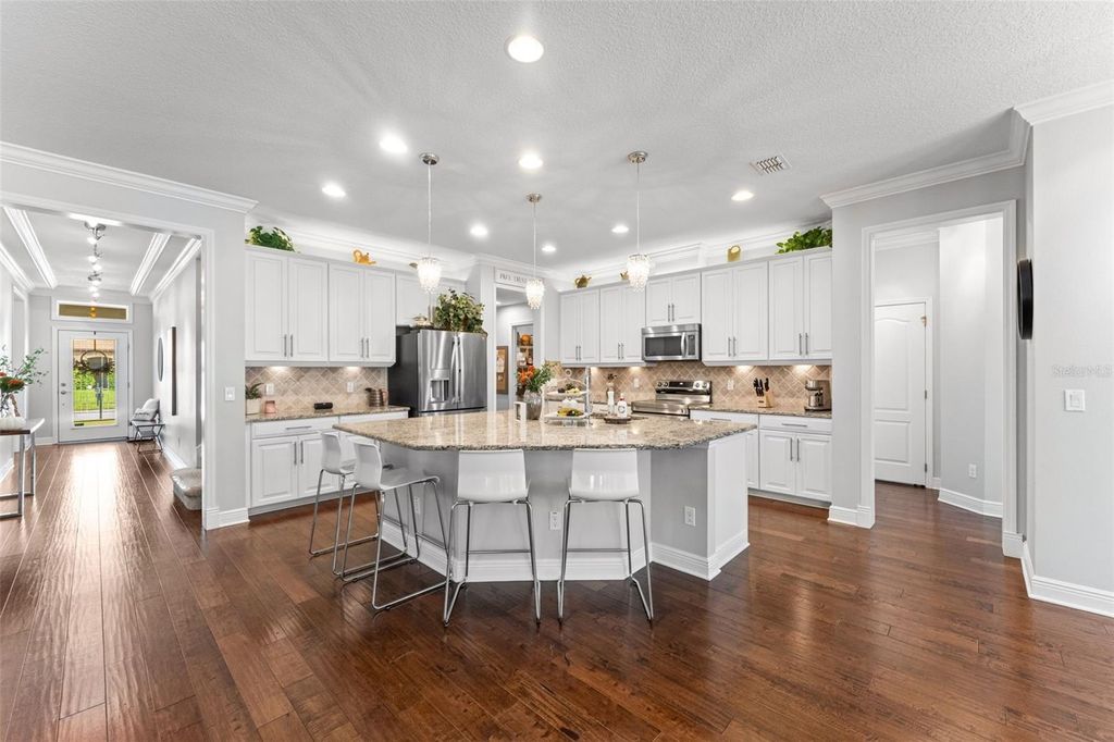 Image 15 of property listing at 2932 WHISTLEWOOD DRIVE, Orlando, FL 32810