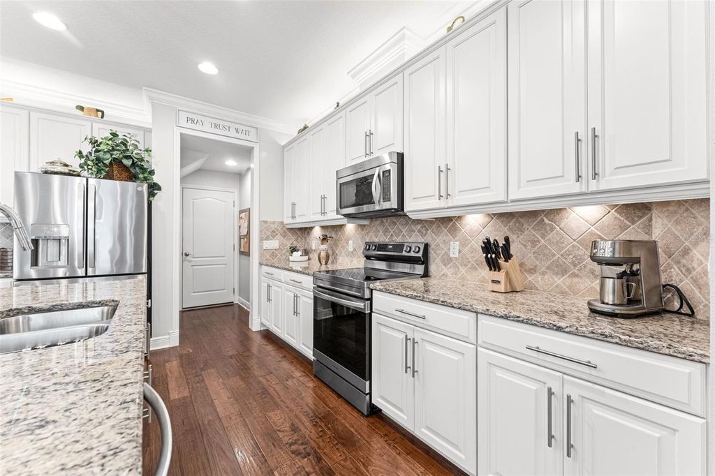 Image 18 of property listing at 2932 WHISTLEWOOD DRIVE, Orlando, FL 32810