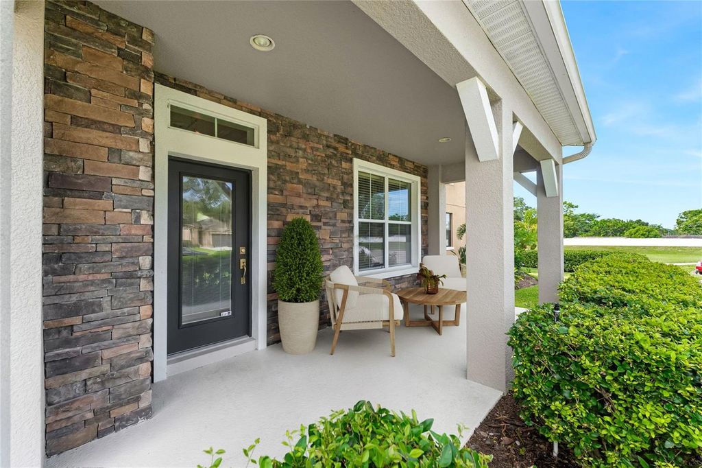 Image 3 of property listing at 2932 WHISTLEWOOD DRIVE, Orlando, FL 32810