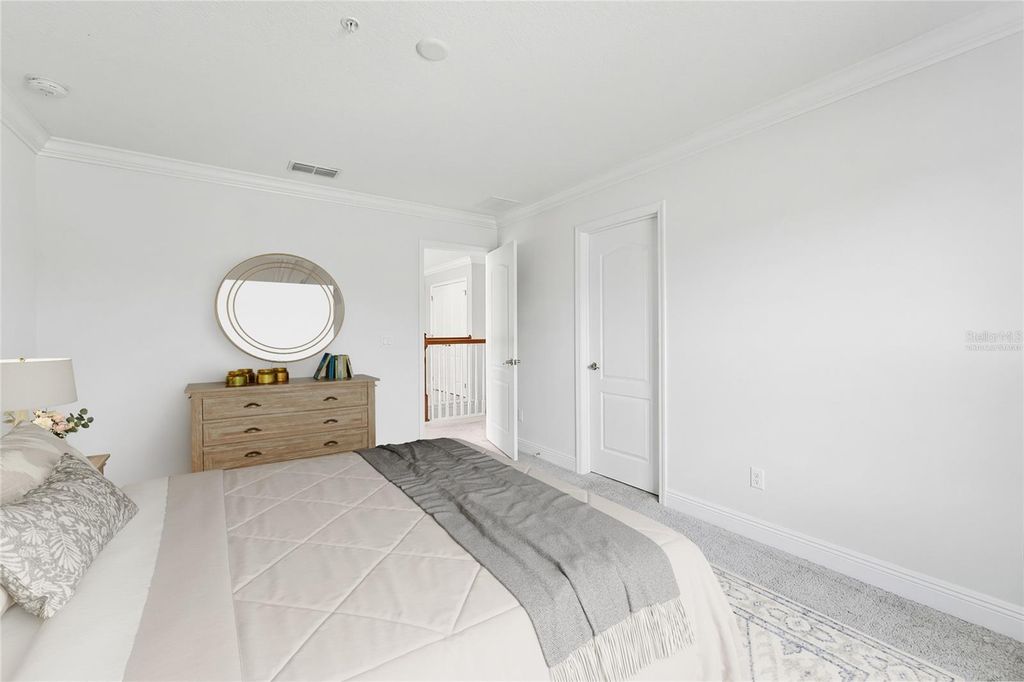 Image 25 of property listing at 2932 WHISTLEWOOD DRIVE, Orlando, FL 32810