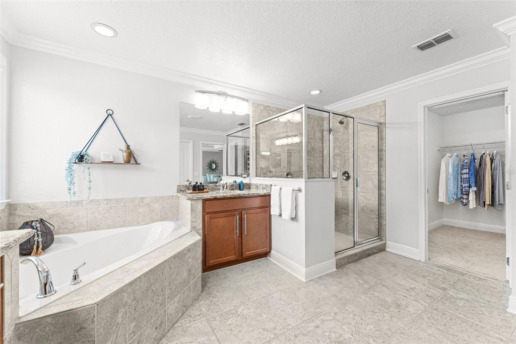 Image 36 of property listing at 2932 WHISTLEWOOD DRIVE, Orlando, FL 32810