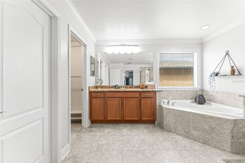 Image 38 of property listing at 2932 WHISTLEWOOD DRIVE, Orlando, FL 32810