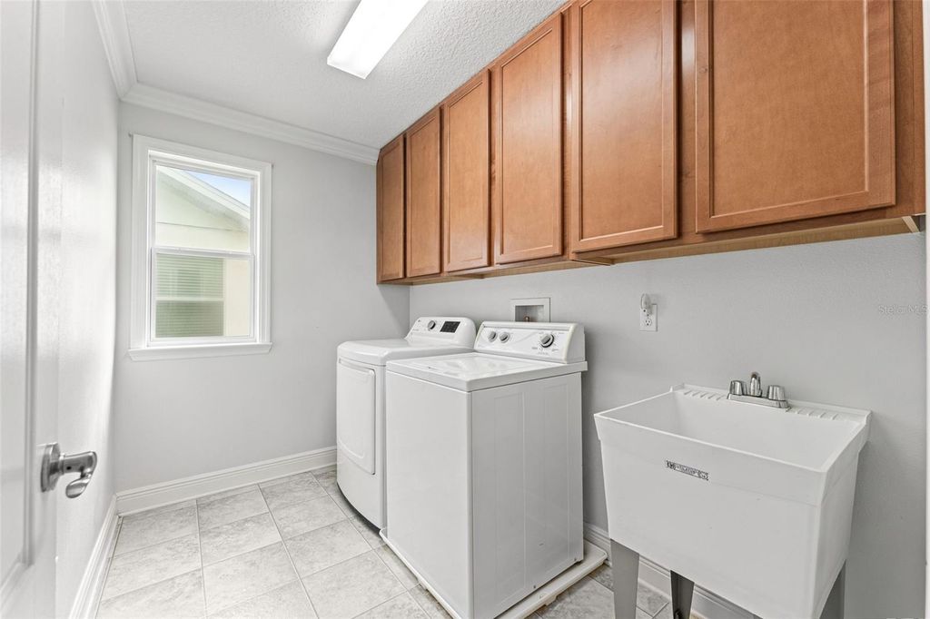 Image 40 of property listing at 2932 WHISTLEWOOD DRIVE, Orlando, FL 32810