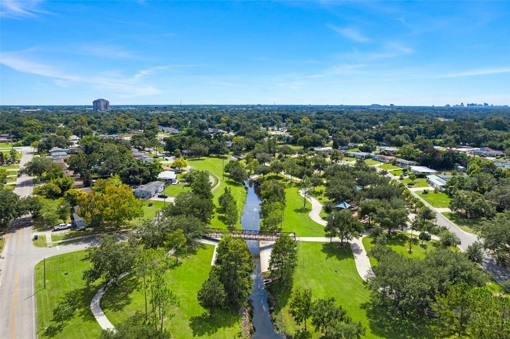 Image 55 of property listing at 2932 WHISTLEWOOD DRIVE, Orlando, FL 32810