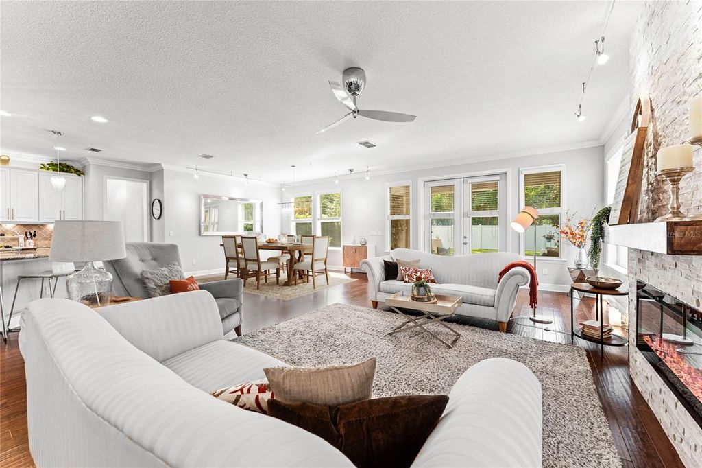 Image 8 of property listing at 2932 WHISTLEWOOD DRIVE, Orlando, FL 32810