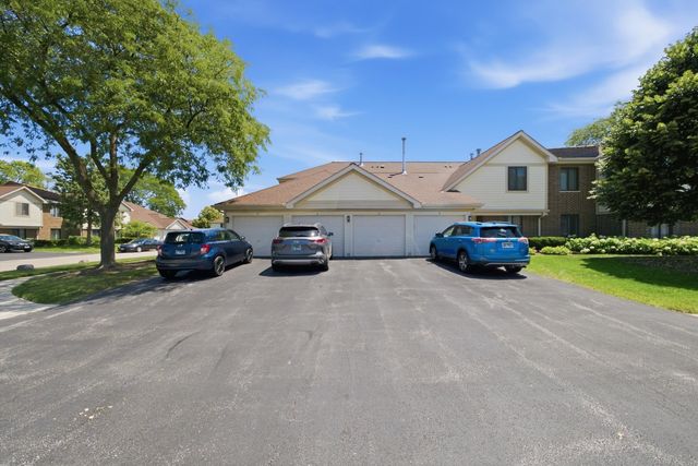 831 E Carriage Lane 2, Palatine, IL 60074