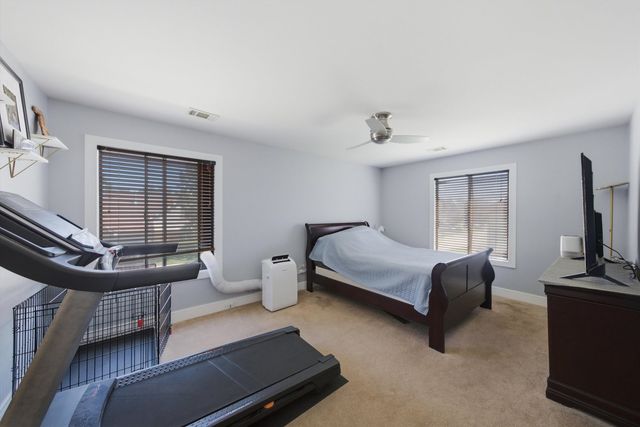 831 E Carriage Lane 2, Palatine, IL 60074