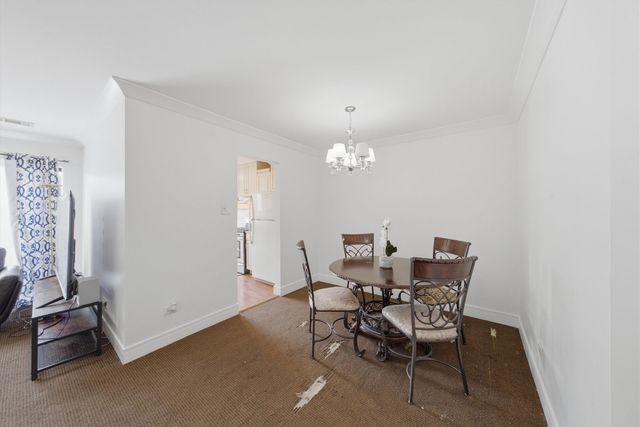 831 E Carriage Lane 2, Palatine, IL 60074