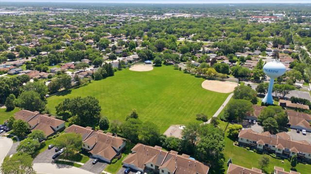 831 E Carriage Lane 2, Palatine, IL 60074
