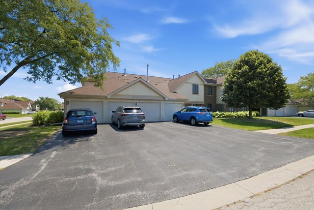 831 E Carriage Lane 2, Palatine, IL 60074