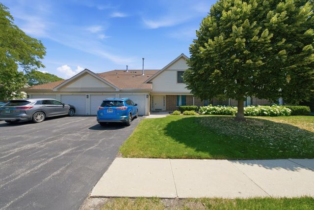 831 E Carriage Lane 2, Palatine, IL 60074