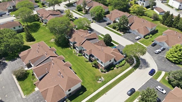 831 E Carriage Lane 2, Palatine, IL 60074