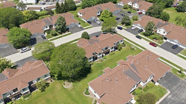 831 E Carriage Lane 2, Palatine, IL 60074