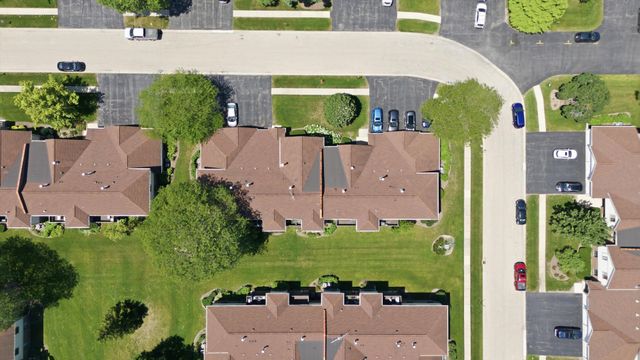 831 E Carriage Lane 2, Palatine, IL 60074