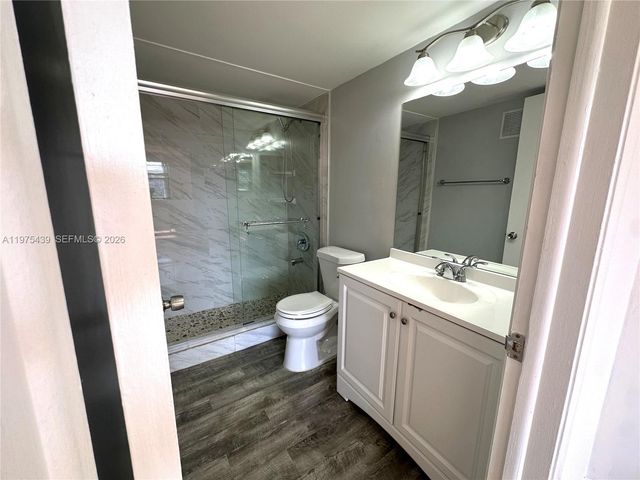 8160 Geneva Ct 404, Doral, FL 33166