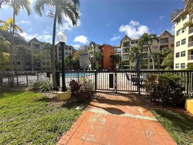 8160 Geneva Ct 404, Doral, FL 33166