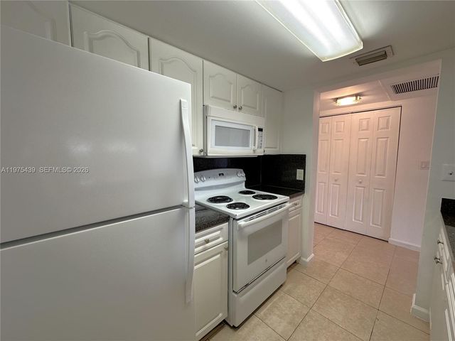 8160 Geneva Ct 404, Doral, FL 33166