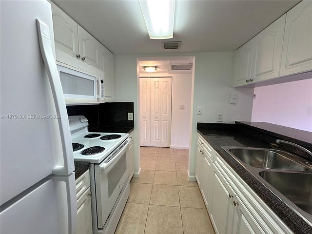 8160 Geneva Ct 404, Doral, FL 33166