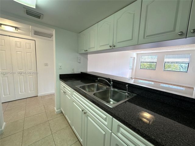 8160 Geneva Ct 404, Doral, FL 33166