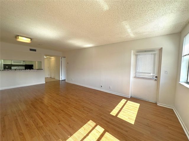 8160 Geneva Ct 404, Doral, FL 33166