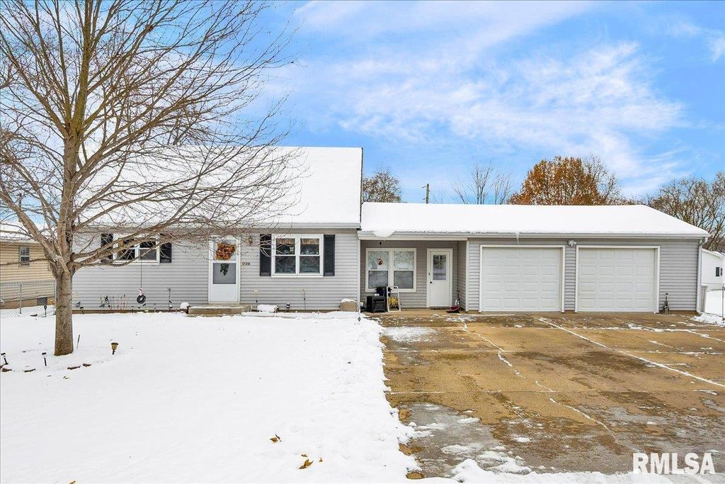 17518 N 2ND Street, Chillicothe, IL 61523