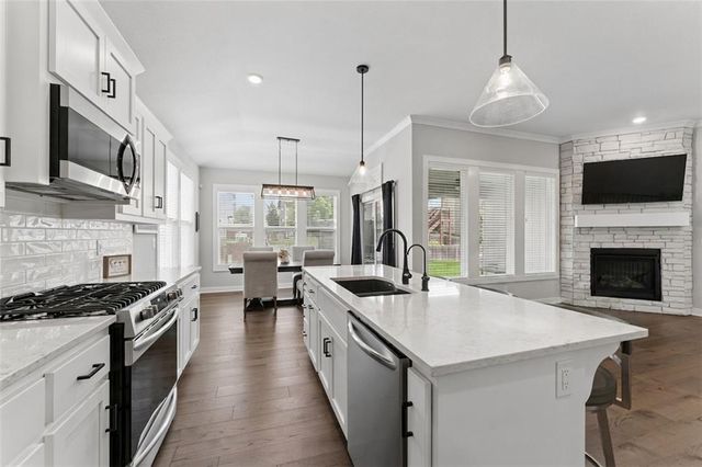 141 SE Griffin Street, Blue Springs, MO 64064
