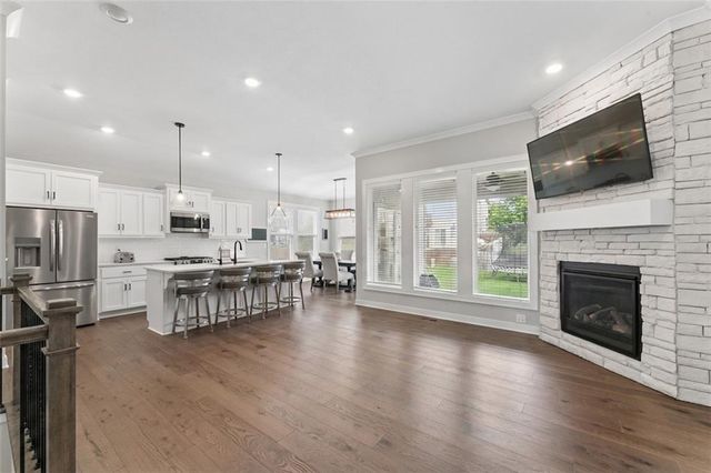 141 SE Griffin Street, Blue Springs, MO 64064