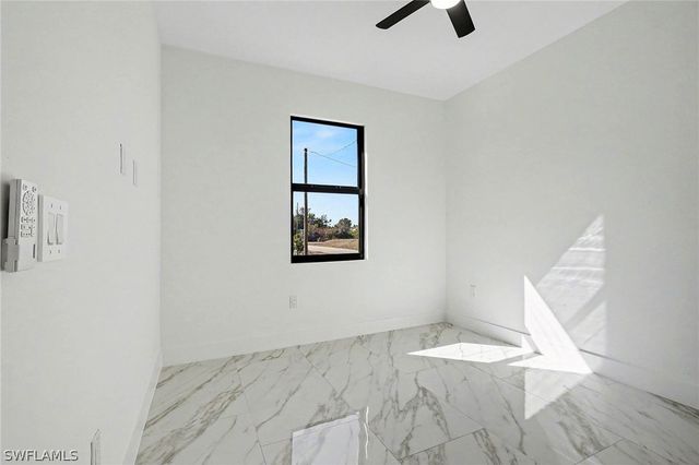 2621 59th ST W, Lehigh Acres, FL 33971