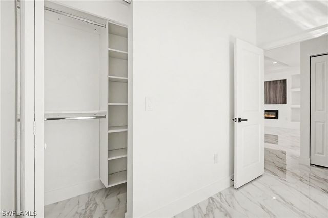 2621 59th ST W, Lehigh Acres, FL 33971