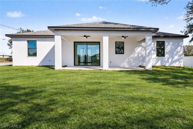 2621 59th ST W, Lehigh Acres, FL 33971