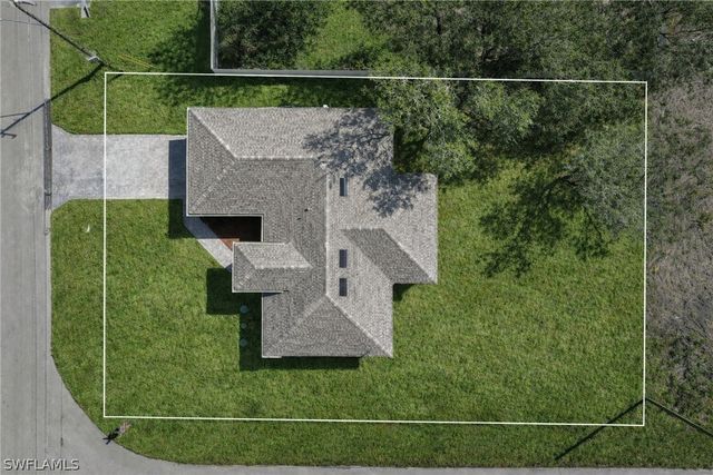 2621 59th ST W, Lehigh Acres, FL 33971