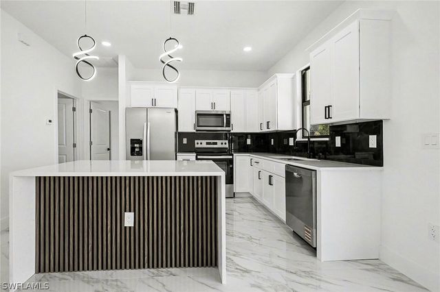 2621 59th ST W, Lehigh Acres, FL 33971