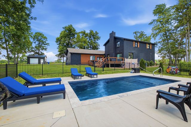 1447 Maxwell Branch Rd, Cottontown, TN 37048