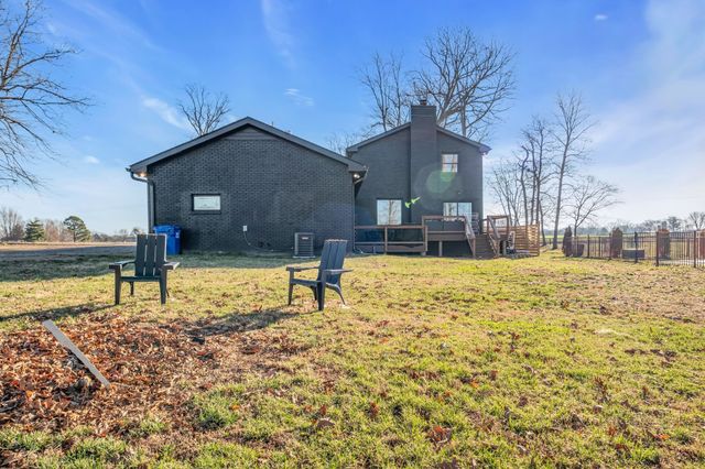 1447 Maxwell Branch Rd, Cottontown, TN 37048