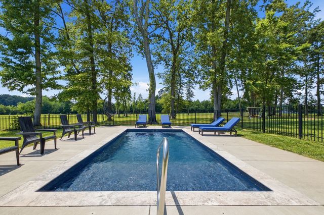 1447 Maxwell Branch Rd, Cottontown, TN 37048