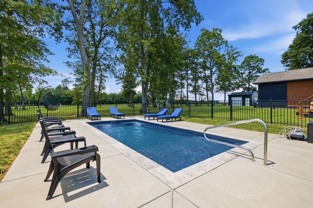 1447 Maxwell Branch Rd, Cottontown, TN 37048