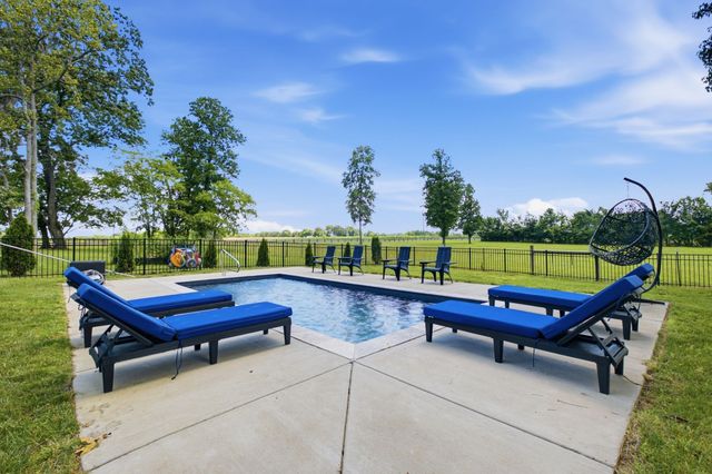 1447 Maxwell Branch Rd, Cottontown, TN 37048