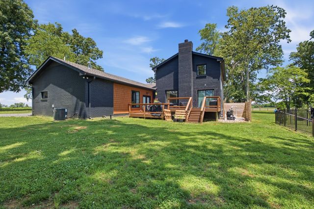 1447 Maxwell Branch Rd, Cottontown, TN 37048