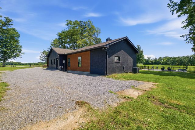 1447 Maxwell Branch Rd, Cottontown, TN 37048