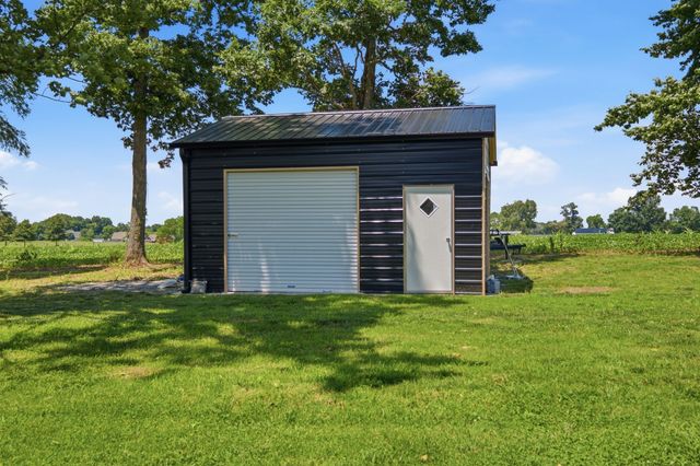 1447 Maxwell Branch Rd, Cottontown, TN 37048