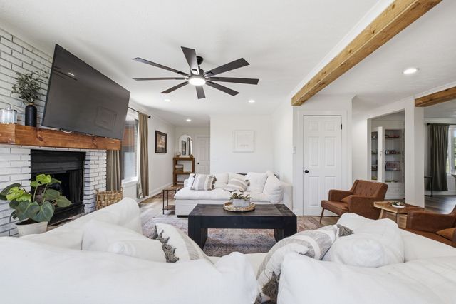 1447 Maxwell Branch Rd, Cottontown, TN 37048