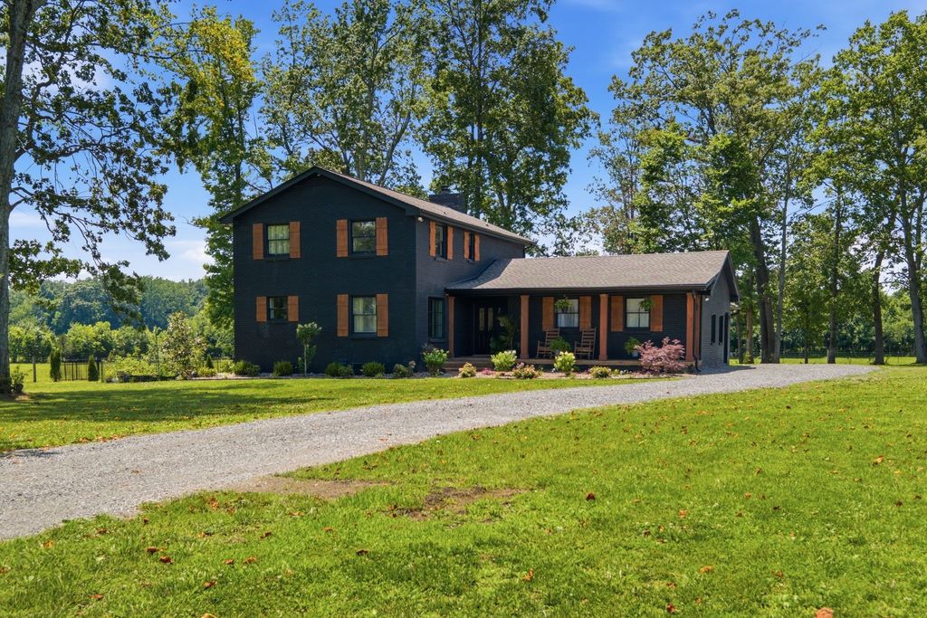 1447 Maxwell Branch Rd, Cottontown, TN 37048