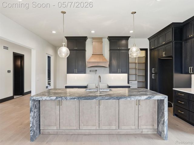 41215 Belvidere Street, Harrison Charter Township, MI 48045