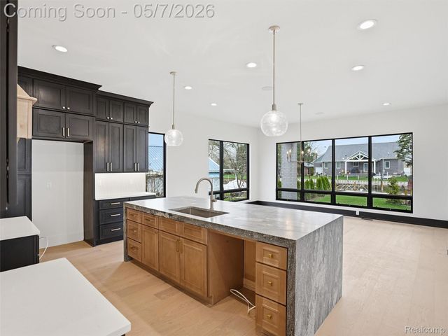 41215 Belvidere Street, Harrison Charter Township, MI 48045