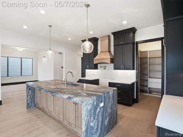 41215 Belvidere Street, Harrison Charter Township, MI 48045