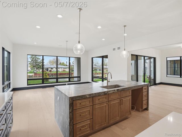 41215 Belvidere Street, Harrison Charter Township, MI 48045
