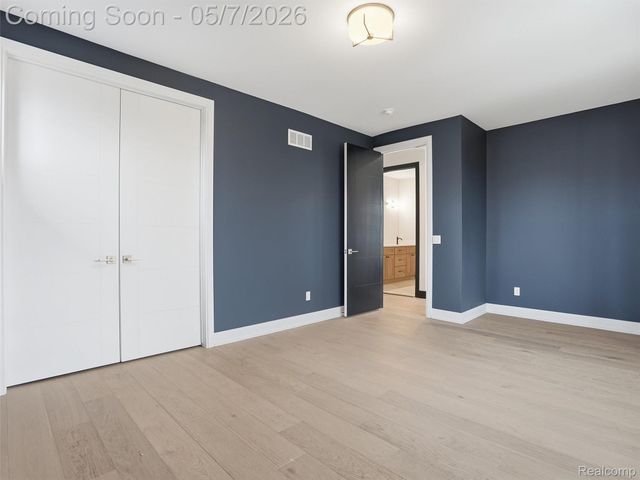 41215 Belvidere Street, Harrison Charter Township, MI 48045